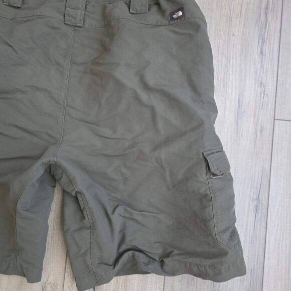 The North Face Olive Green Nylon Cargo Shorts Hiking Fishing Men Sz L - Picture 12 of 12